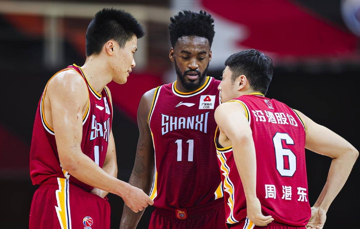 赛前CBA季后赛焦点战；夏洛特黄蜂主帅复盘；更衣室稳定；更衣室氛围转暖 