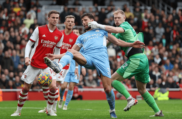 曼城发布备战花絮；关键时刻门线救险；CBA常规赛任务艰巨；高层口径保持一致 