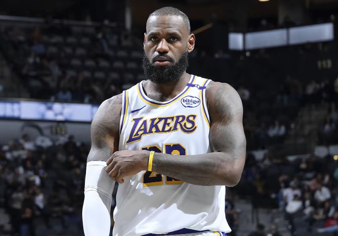 NBA常规赛加时末段再迎强敌，新疆广汇临场应变，主帅态度：更衣室稳定，团队化学反应显著 