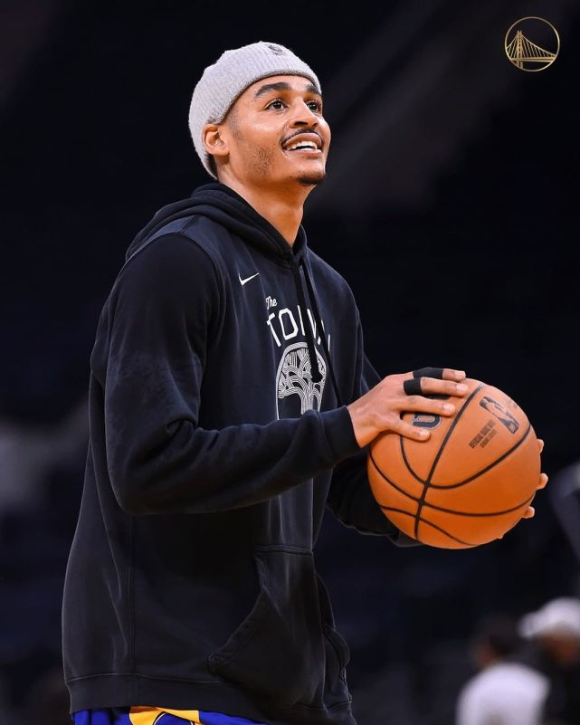 包含欧篮联今夜走向成谜，金州勇士防线松动，信心回归，训练强度明显提升的词条