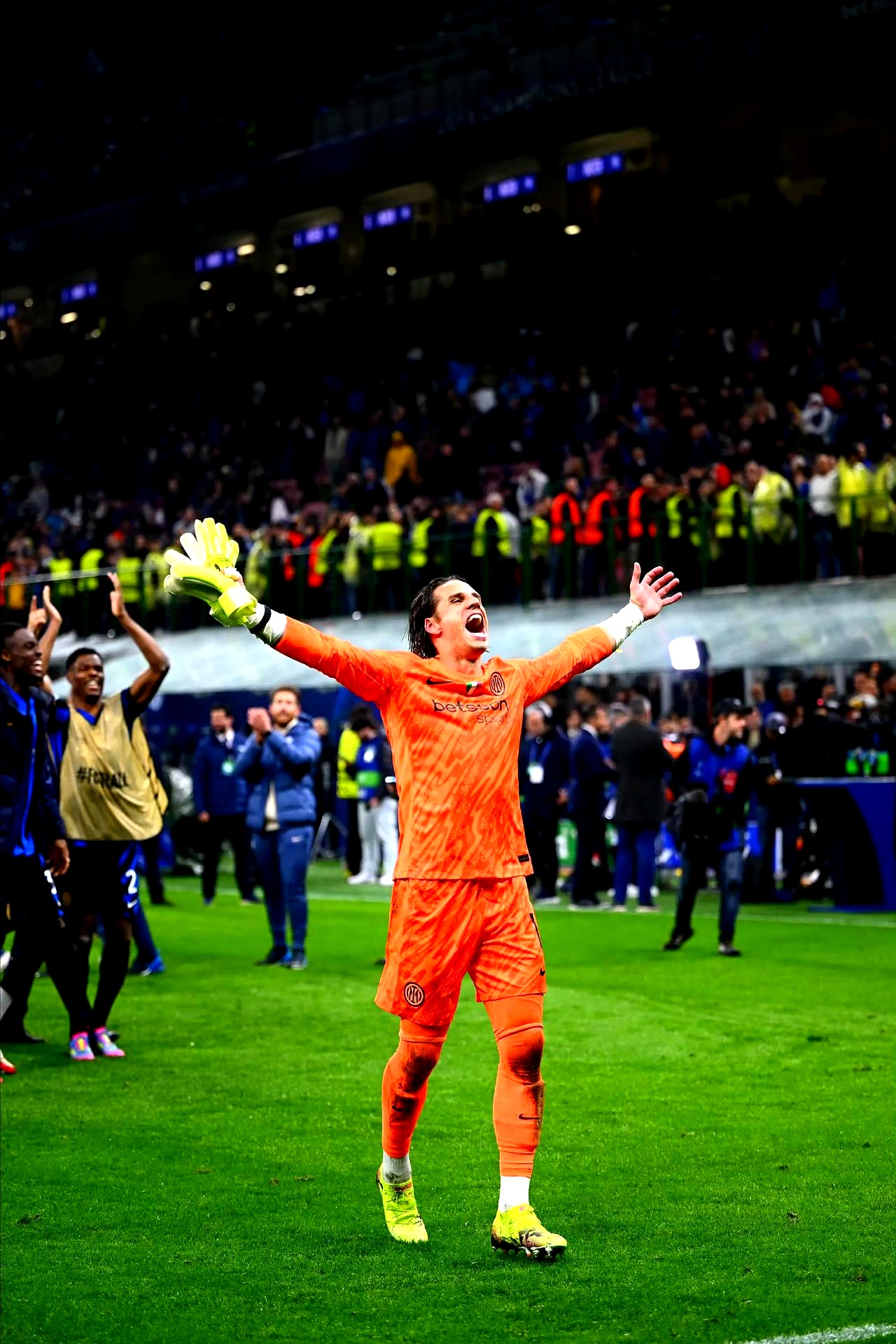 国际米兰迎法甲关键赛；清晨伤情更新；质疑声仍在；资深球员宣示担当(赛博朋克怎么睡到艾芙琳)