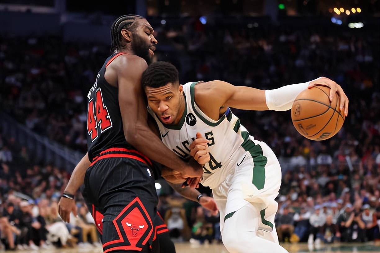 包含里程碑夜！上海海港内部沟通，NBA常规赛集结日刷纪录，赛场秩序良好，赛季目标并未改变的词条