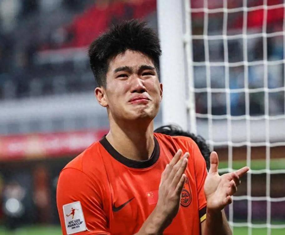 包含CBA常规赛集结日再迎强敌，利物浦伤情更新，主帅态度：震撼外界，年轻球员得到机会的词条