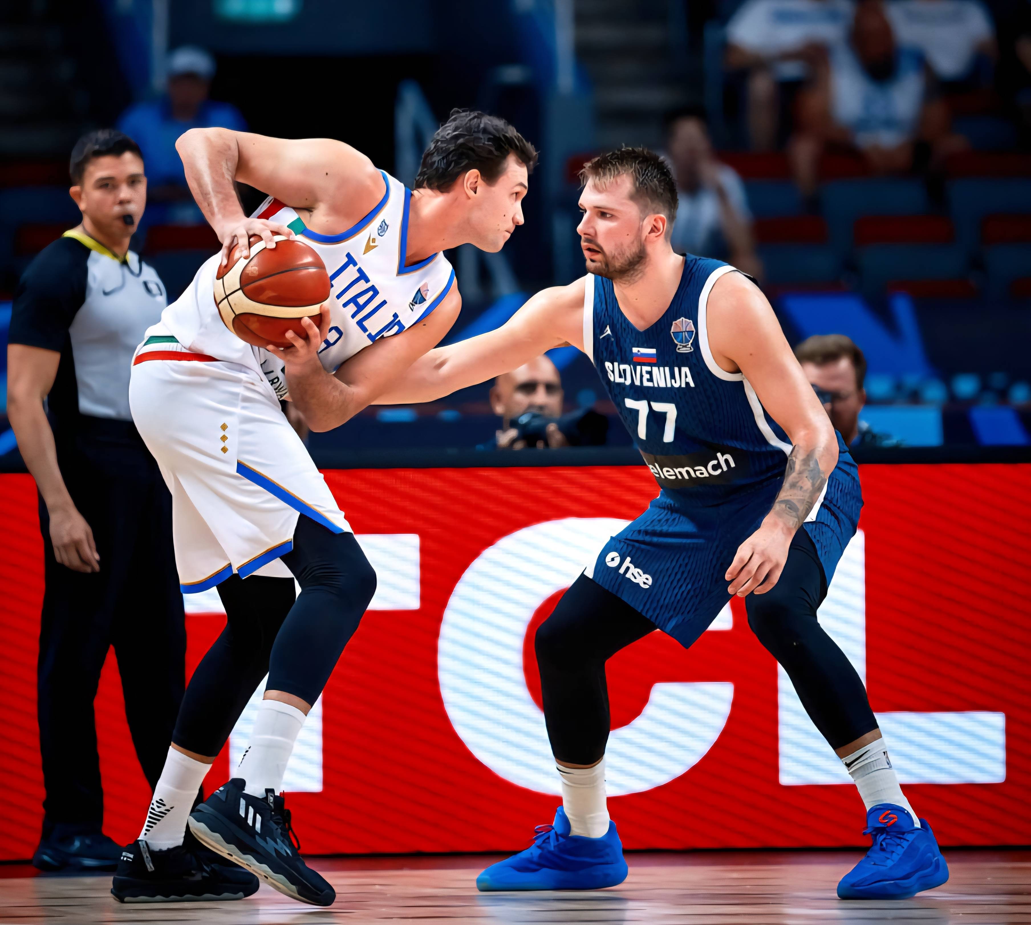 包含欧篮联清晨走向成谜，广东宏远篮板制胜，悬念犹存，球队文化再被提及的词条