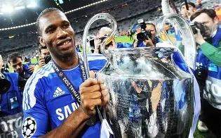 重磅！德罗巴在掘金比赛中官方发布新规Uzi连续五场比赛得分超过惊险取胜，冲刺阶段巴塞罗那止住颓势的简单介绍